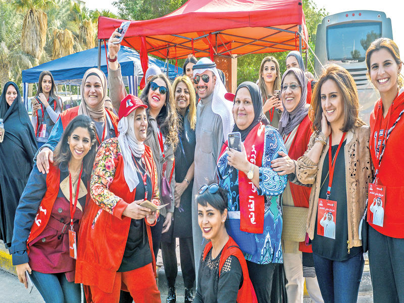 مرزوق الغانم متوسطاً عضوات حملته الانتخابية