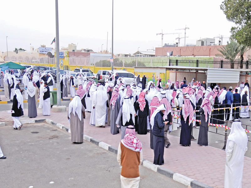 حضور كثيف في انتخابات «الرابعة» (تصوير عبدالله الخلف ونوفل إبراهيم)