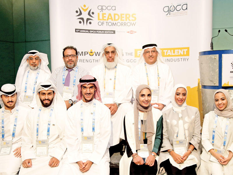 مشاركون في المعرض