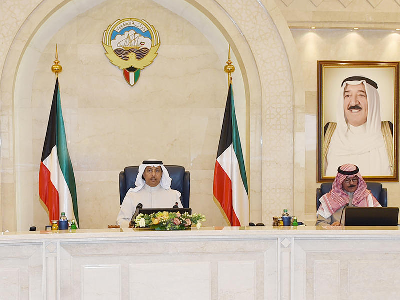 سمو الشيخ جابر المبارك يترأس جلسة مجلس الوزراء اليوم وبجانبه نائب رئيس مجلس الوزراء وزير الداخلية الشيخ محمد الخالد - كونا