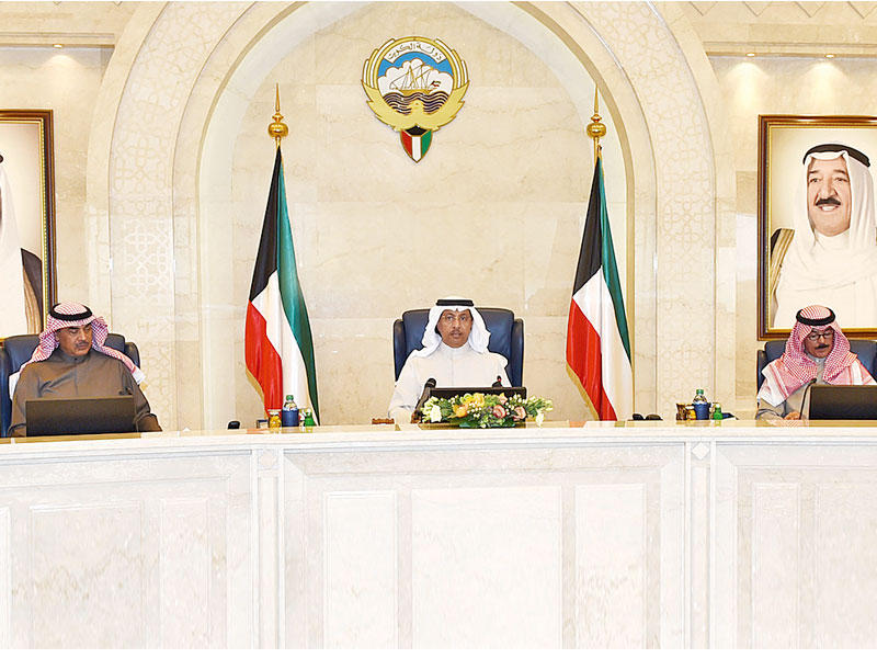 المبارك مترئساً اجتماع مجلس الوزراء أمس 