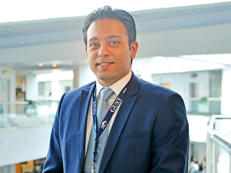 رئيس مركز التطوير المهني والتعليم المستمر في الجامعة صادق زبيدي