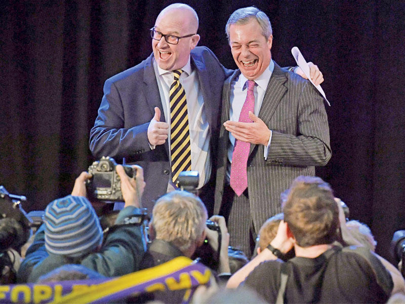 نوتال وفاراج بعد الاقتراع أمس في لندنt(أ ف ب)