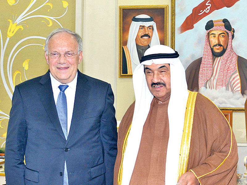 ناصر المحمد مستقبلاً الرئيس السويسريn