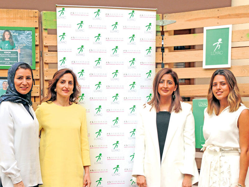 مسؤولات بوتيك العثمان و«لوياك» خلال إعلان المنحة