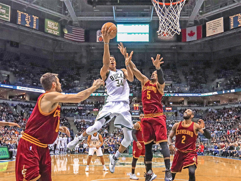 جانب من مباراة كليفلاند وميلووكي باكس