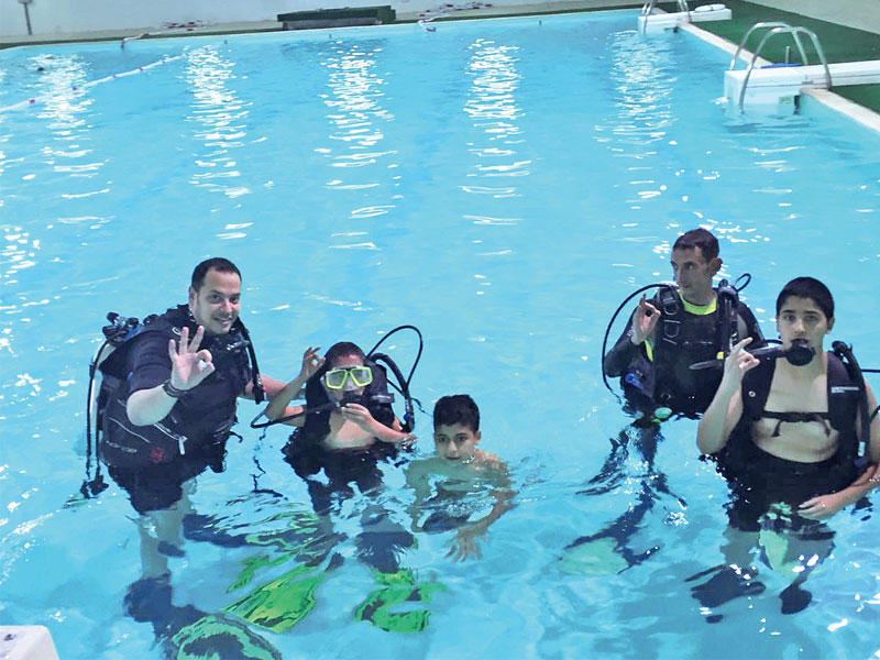 تجربة الغوص بالمعدات في مركز شباب الدعية