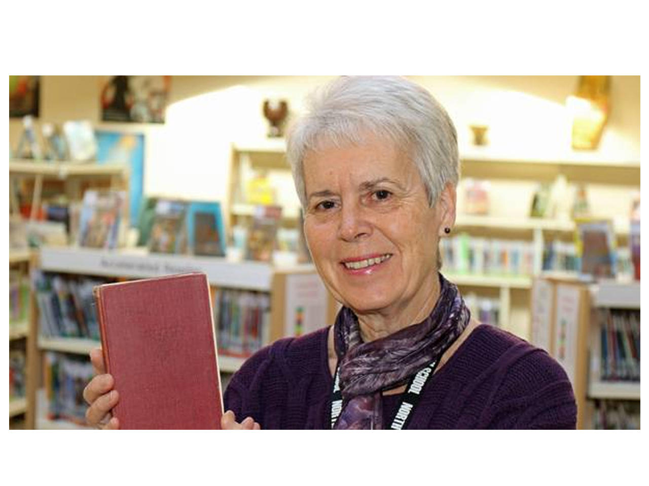 أمينة المكتبة في نورث ولشام ليز سوير