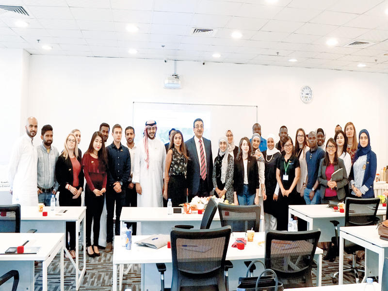 جانب من الطلبة المشاركين في المؤتمر