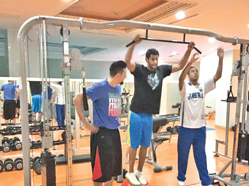 جانب من تدريبات لاعبي الجهراء في صالة الحديد 