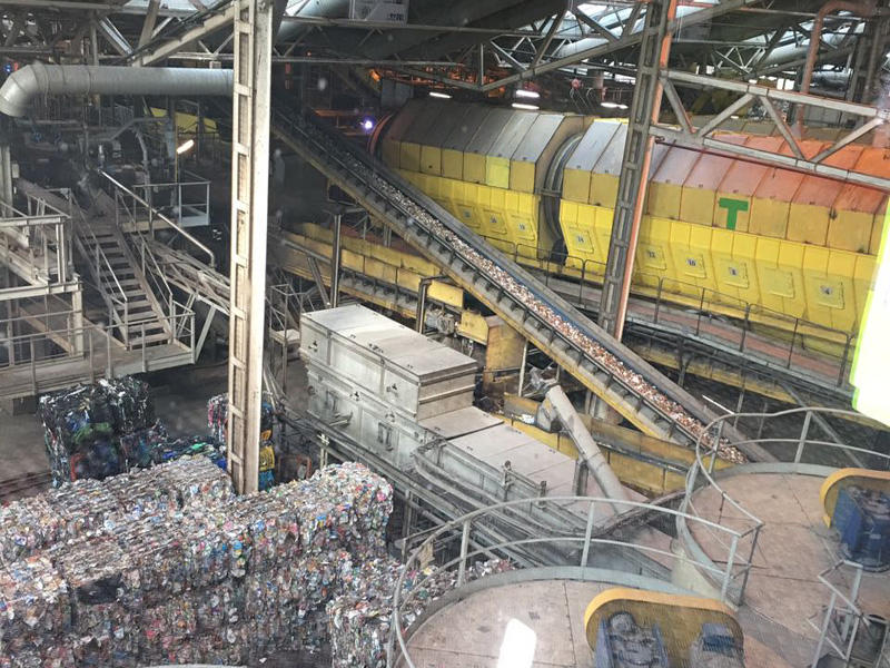 المصنع الإسباني الذي أقيمت فيه الدورة