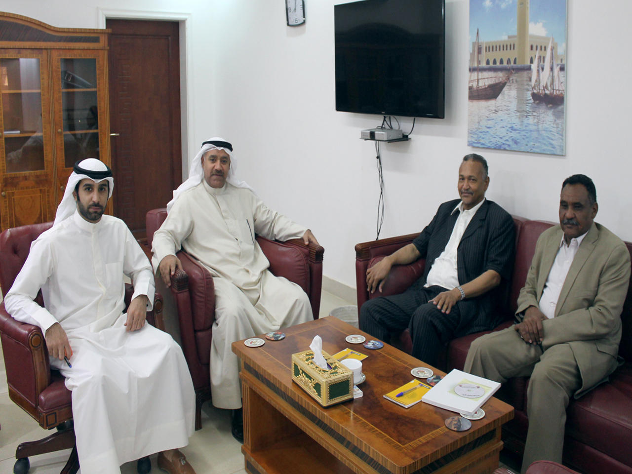 القبندي خلال لقائه وزير الدولة السوداني المدير التنفيذي لصندوق اعمار وتنمية شرق السودان