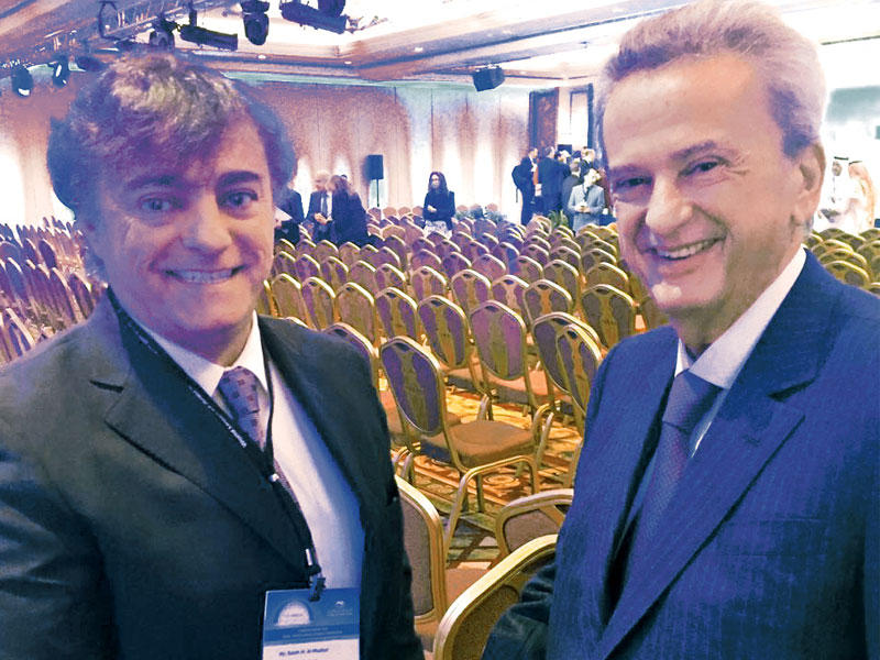 صلاح المضف مع حاكم مصرف لبنان رياض سلامة خلال المؤتمر