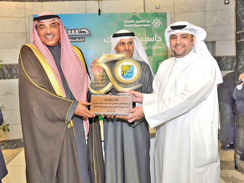 صباح الخالد مكرما «بيتك»