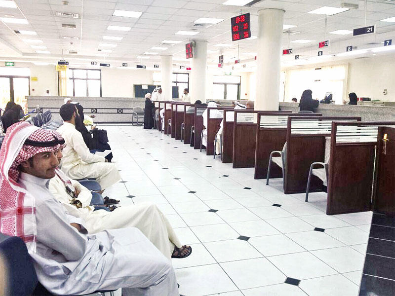 صورة أرشيفية لعملية التسجيل في صالة القبول بـ«التطبيقي»