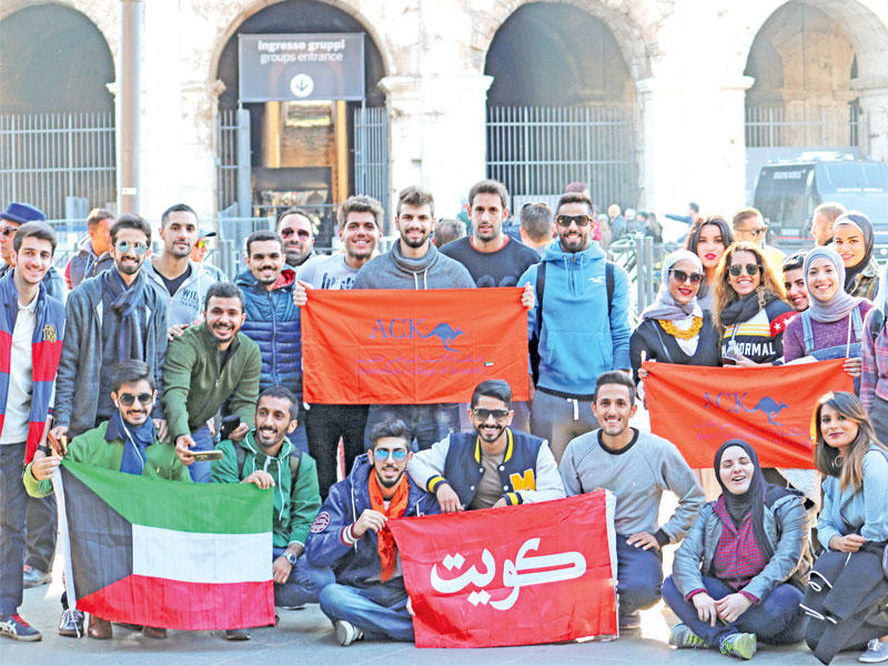 طلبة الكلية الأسترالية في الدورة