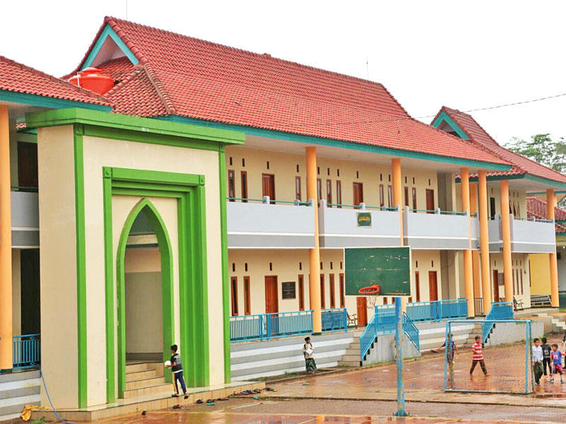 دار الأيتام في قرية صباح الأحمد الخيرية بإندونيسيا