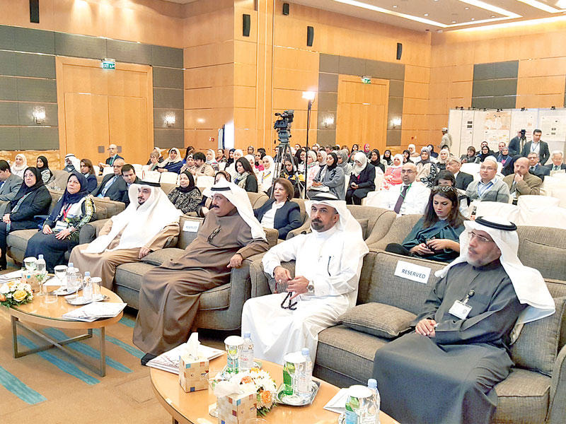 عبد الهادي وبستكي ومشعل العنزي في مقدمة الحضور