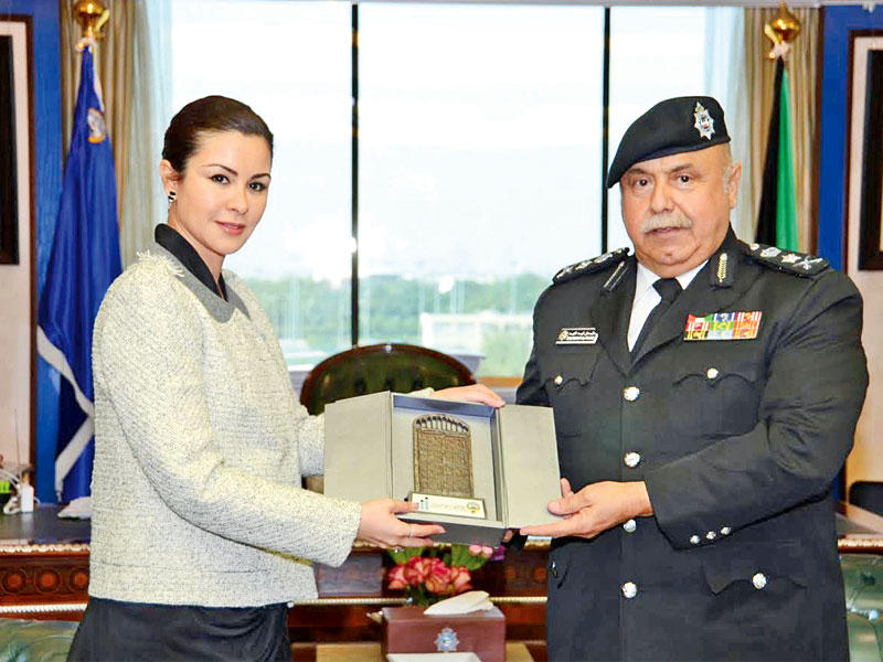 وكيل وزارة الداخلية الفريق سليمان الفهد مستقبلاً وكيلة وزارة الدولة لشؤون الشباب الشيخة الزين الصباح.