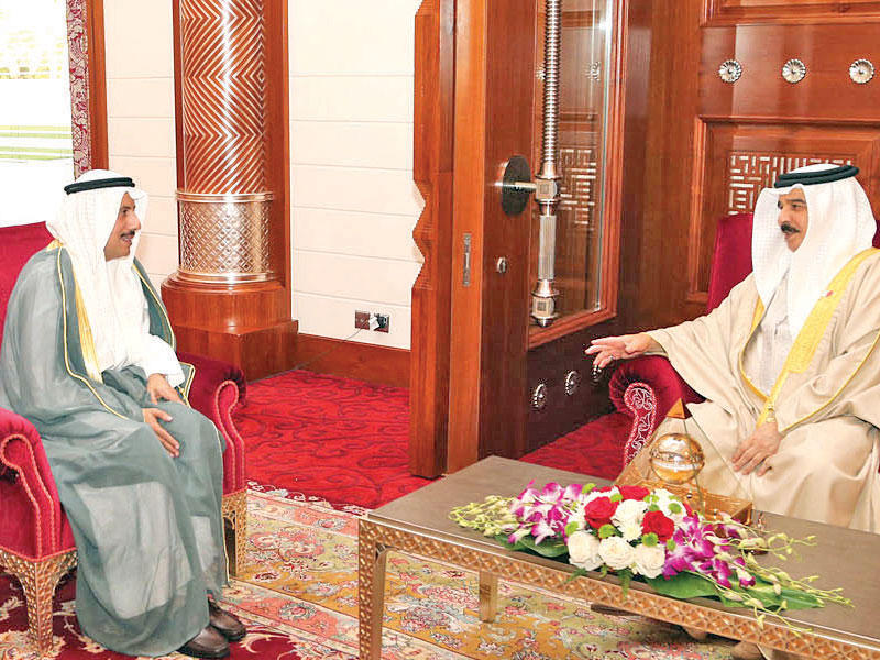 ملك البحرين مستقبلاً عزام الصباح