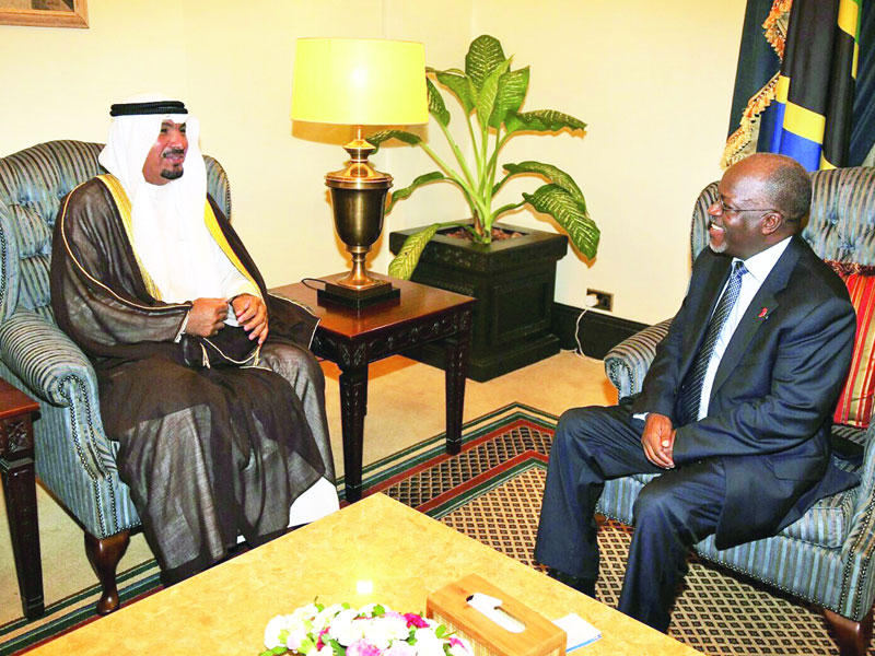 رئيس تنزانيا يشكر دعم الكويت لبلاده ويؤكد الحرص على تعزيز العلاقات الثنائية.