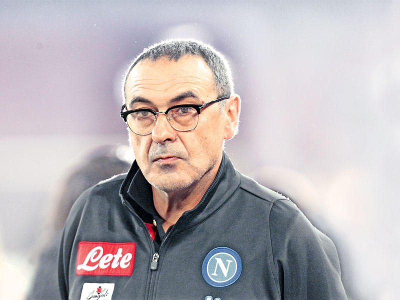  المدير الفني لنادي نابولي 