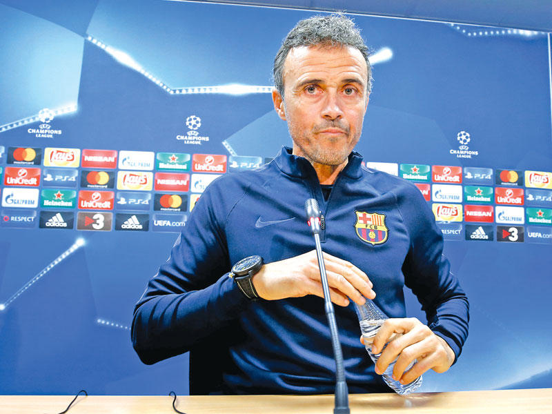  مدرب برشلونة لويس إنريكي