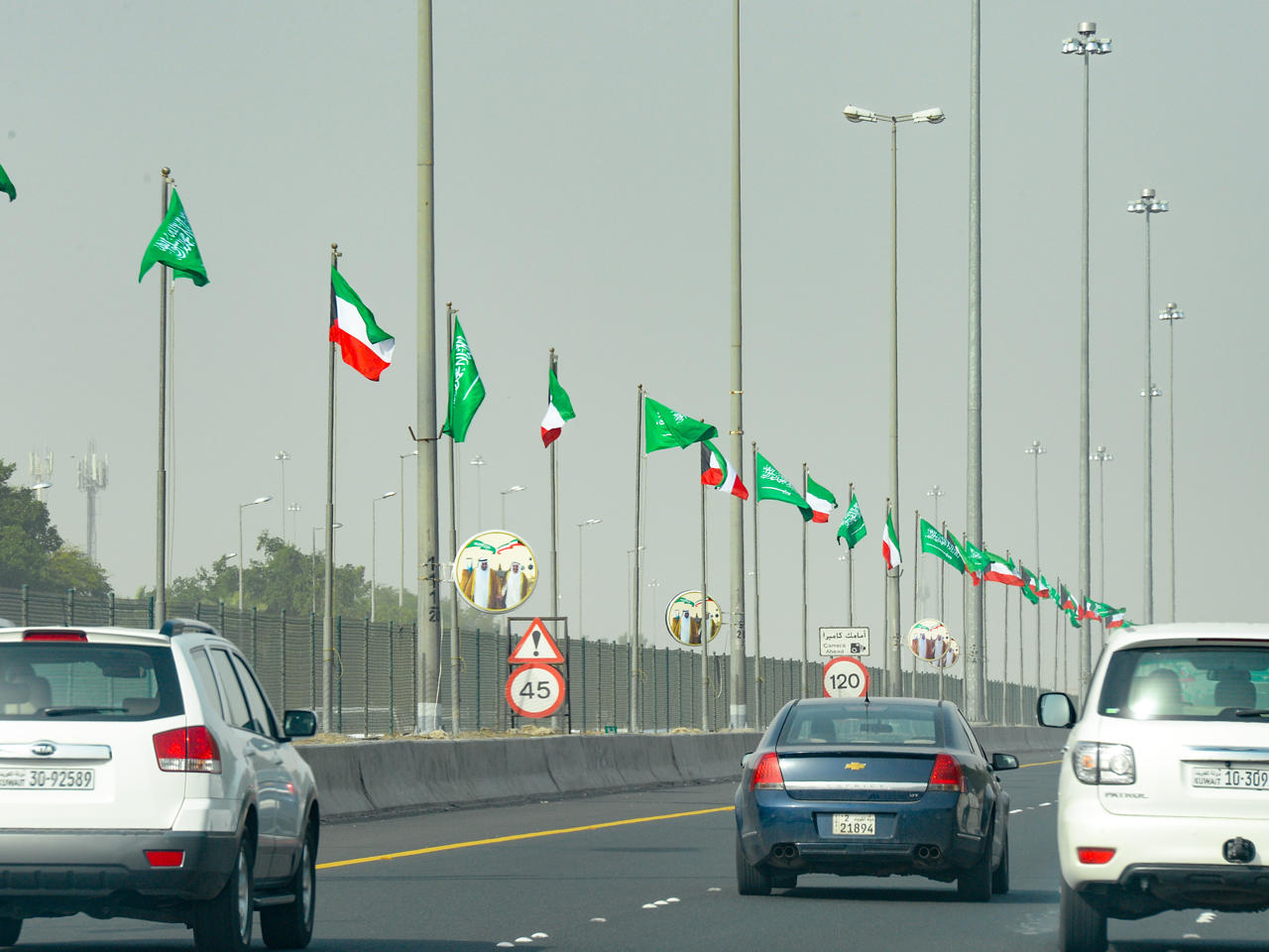 العلم السعودي في شوارع الكويت