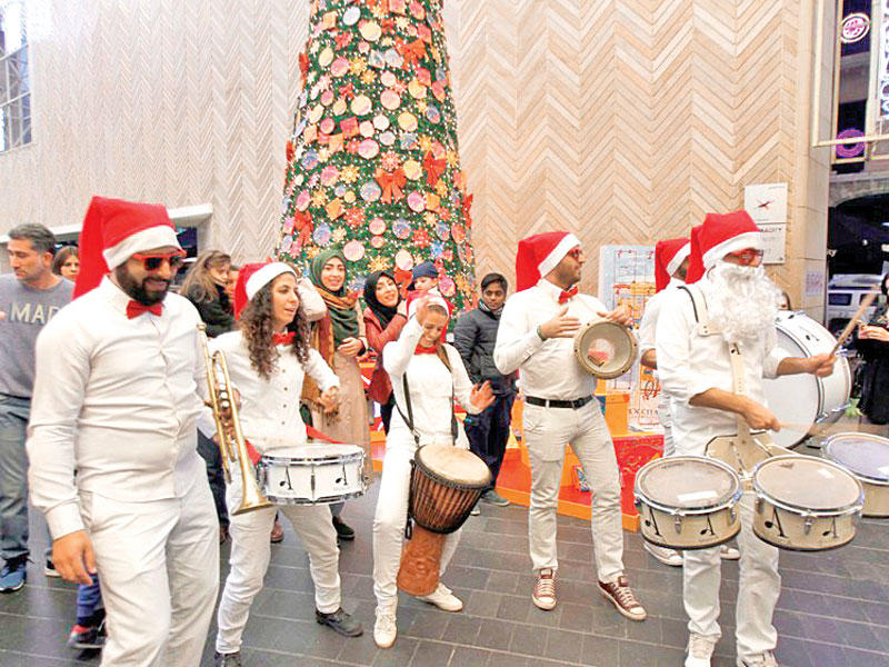 إنطلاق إحتفالات الأعياد في أسواق بيروت   ( الوكالة الوطنية)