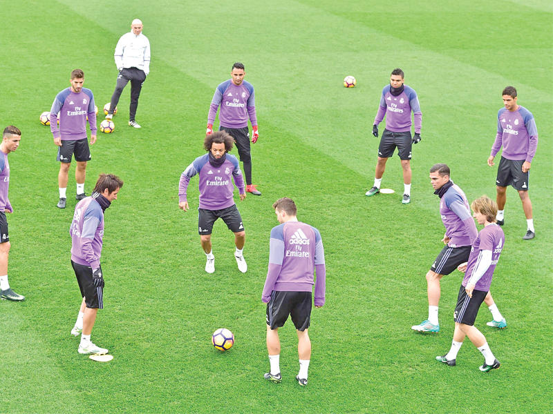 لاعبو ريال مدريد خلال التدريبات