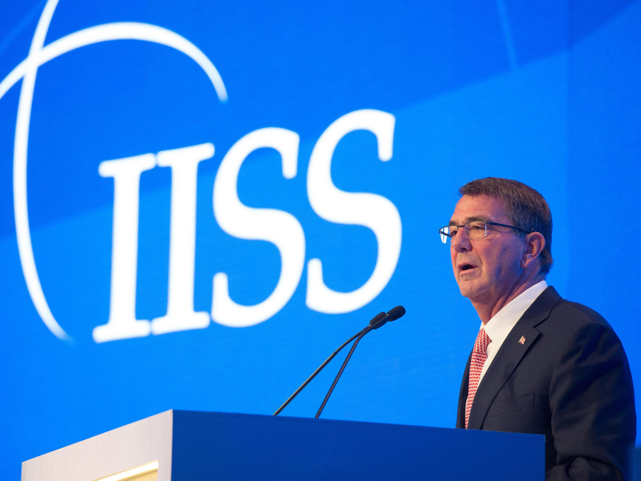 وزير الدفاع الأميركي اشتون كارتر أمام منتدى حول الأمن الإقليمي في المنامة