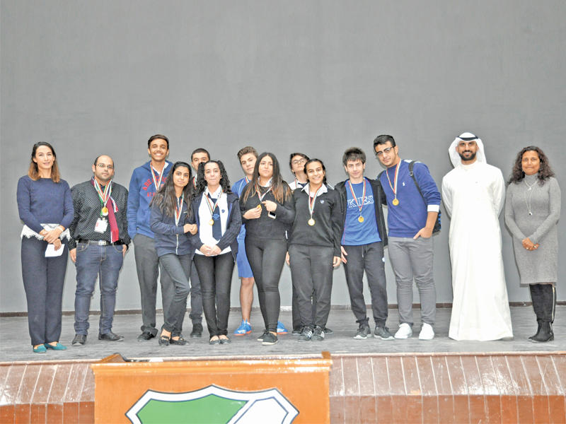 صورة جماعية للمشاركين في برنامج النجاح المهني