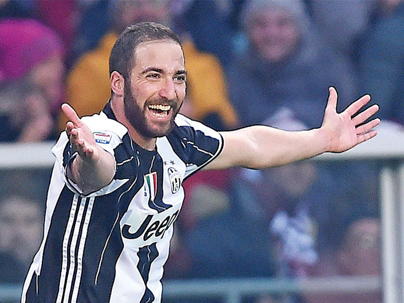 هيغواين نجم يوفنتوس