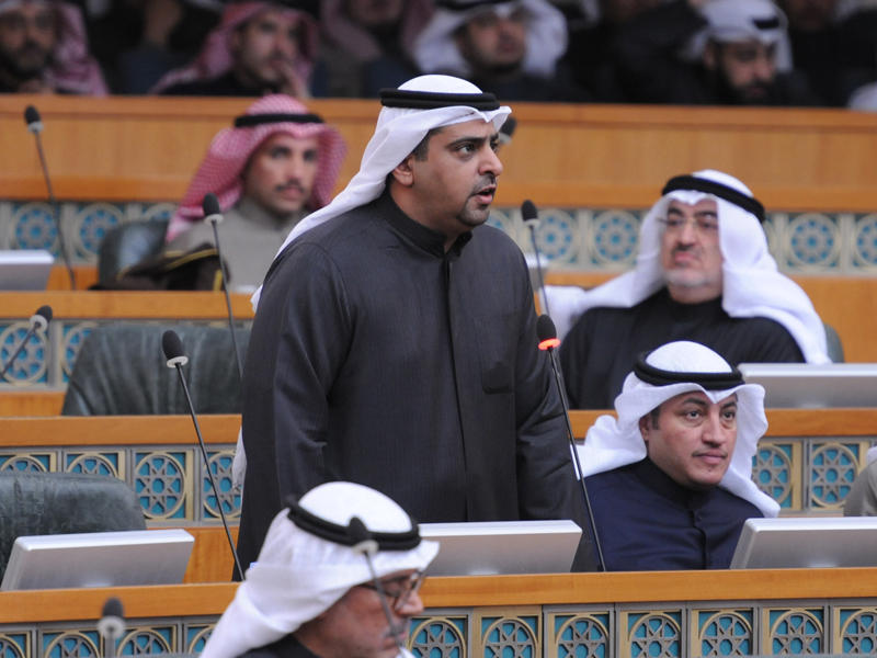 النصف خلال تأديته القسم الدستوري في جلسة أمس