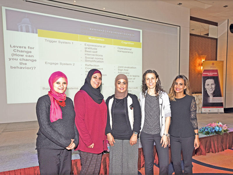 المشاركات في الحلقة النقاشية