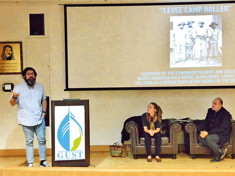 جانب من المحاضرين في الجامعة 