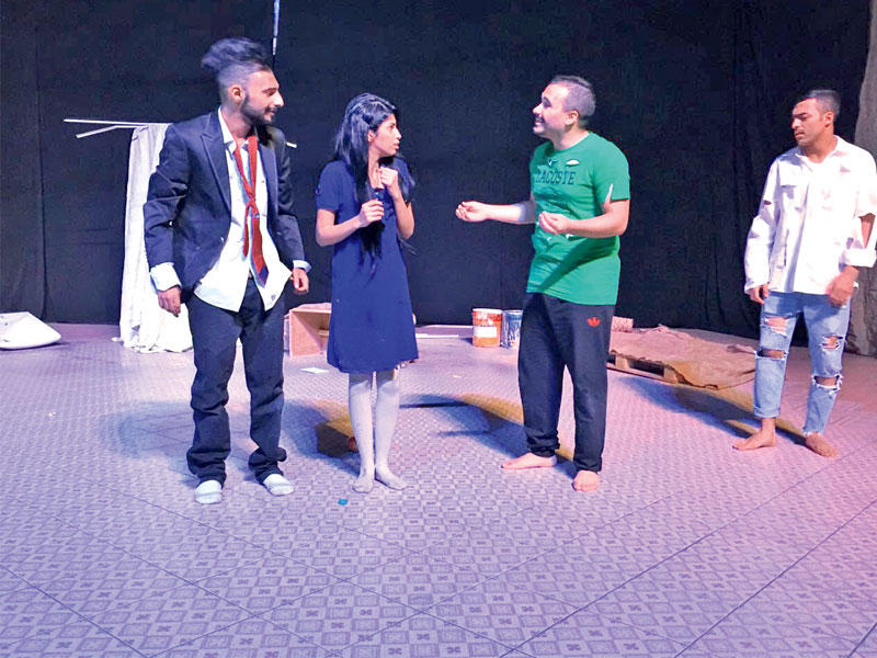 لقطة من مسرحية «قبل العرض»