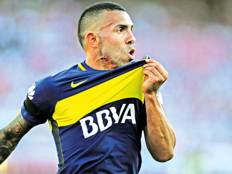  المهاجم الدولي السابق كارلوس تيفيز