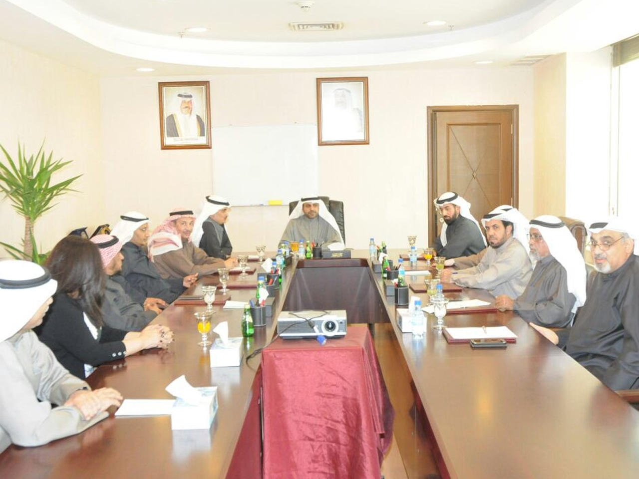 الجبري في اجتماعه الأول مع قيادات البلدية