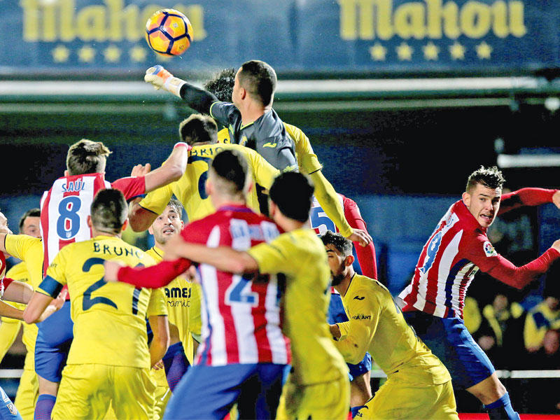 جانب من مباراة فياريال وأتلتيكو مدريد