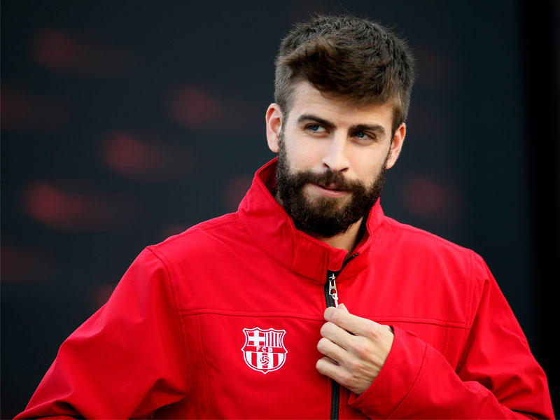  مدافع برشلونة الإسباني جيرارد بيكيه