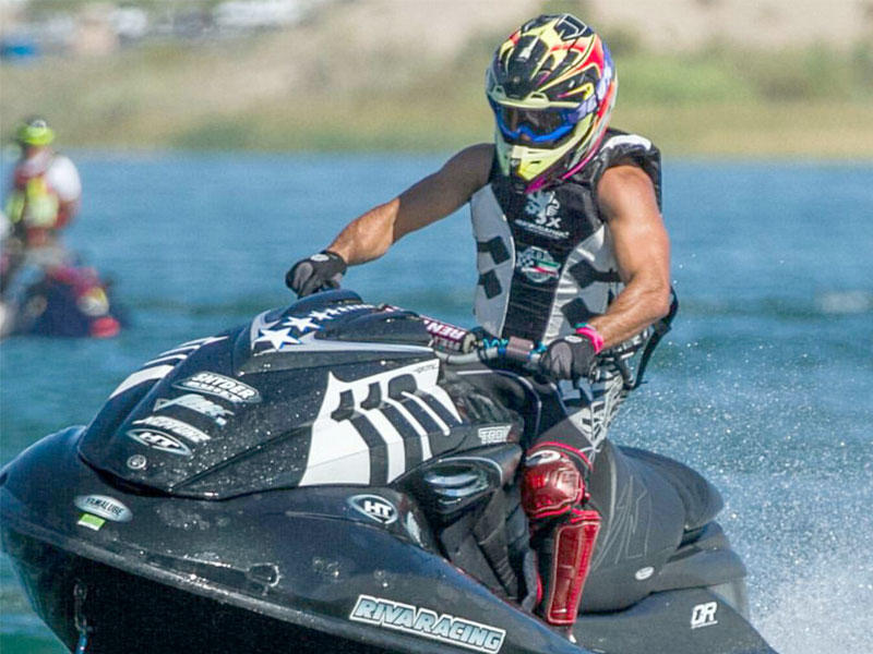 بطل العالم في الدراجات المائية يوسف العبدالرزاق 