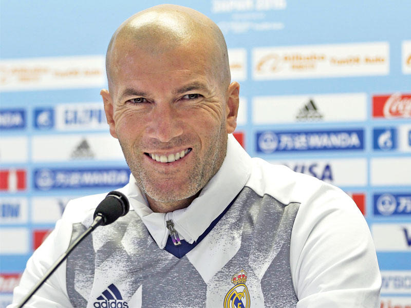  المدير الفني لريال مدريد زين الدين زيدان 