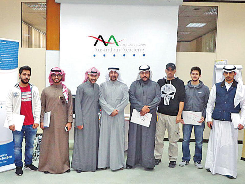 جانب من موظفي «المالية» بعد اجتياز الدورة