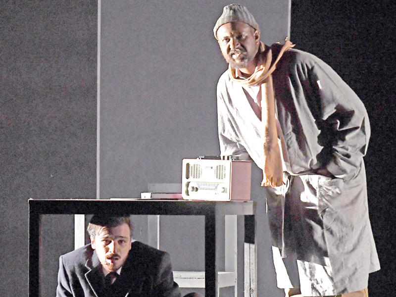 مشهد من عرض «من قال ماذا؟»