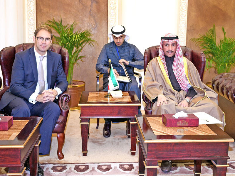 الغانم مع وزير الدولة لشؤون الشرق الأوسط في بريطانيا 