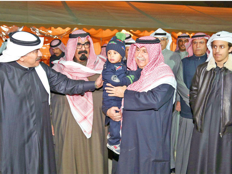 الفريق الفهد خلال افتتاح مخيم «الداخلية» امس الأول