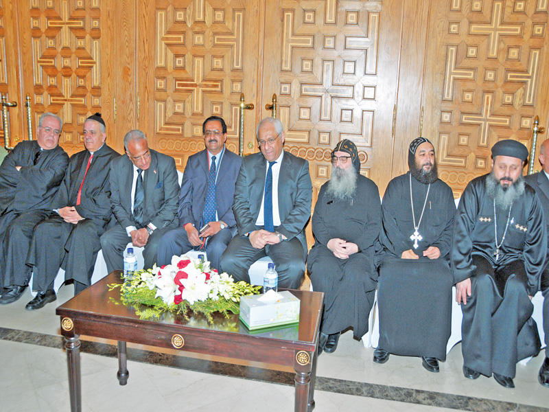 جانب من الحضور في عزاء الكنيسة المصرية 