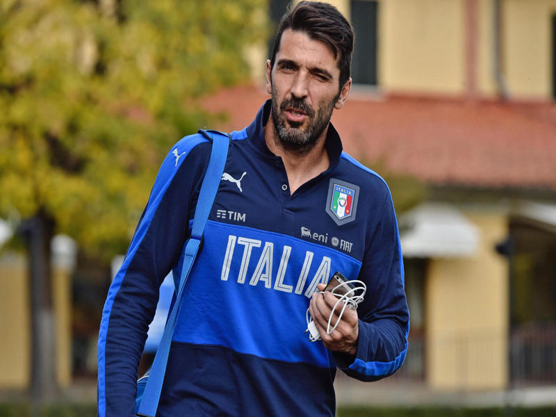 قائد فريق يوفنتوس والمنتخب الإيطالي لكرة القدم الحارس جانلويجي بوفون