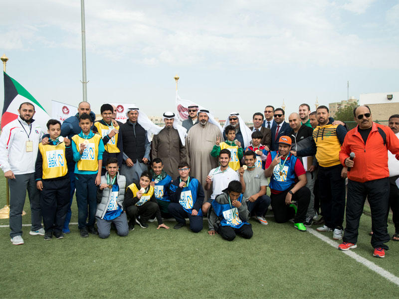 علي البغلي وطلال الجري مع الفائزين  